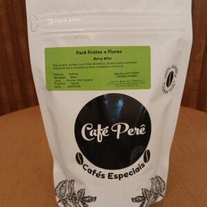 Café especial Perê Frutas e Flores (Berry Bliss): grãos Arábica do Paraná, Alta Mogiana. Notas de ameixa, flores e frutas vermelhas.